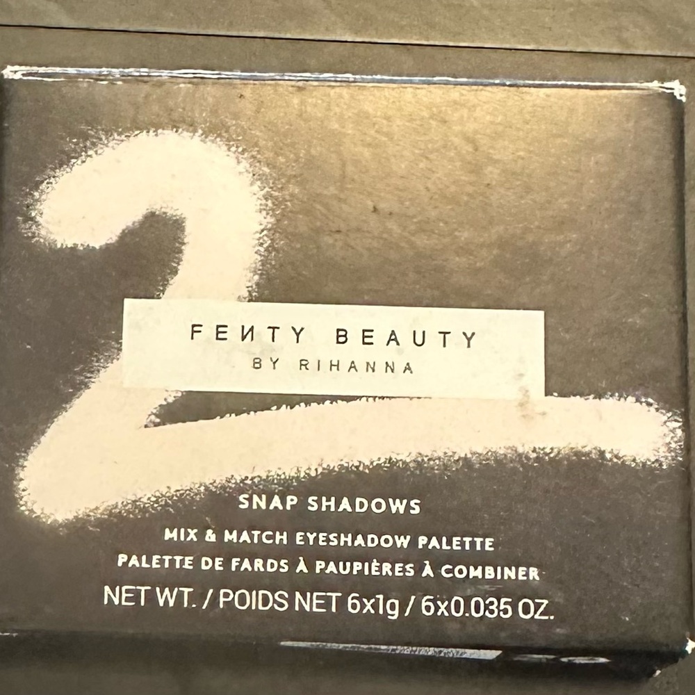 Fenty Beauty 2 Cool Neutrals Eyeshadow Snap Shadows Palette